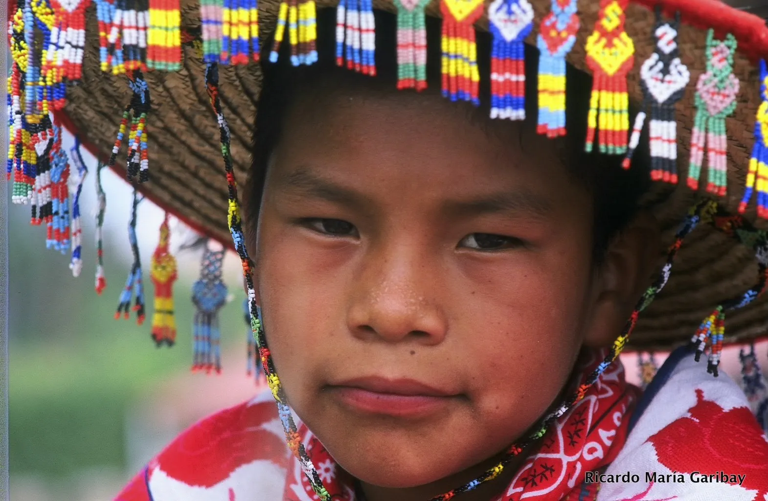 Niño hijo de marakame wixárika